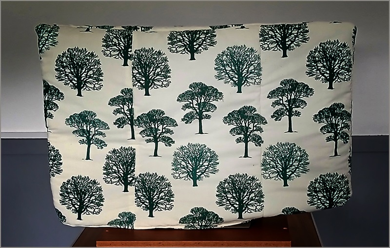 u3a with tree-pattern protective cover