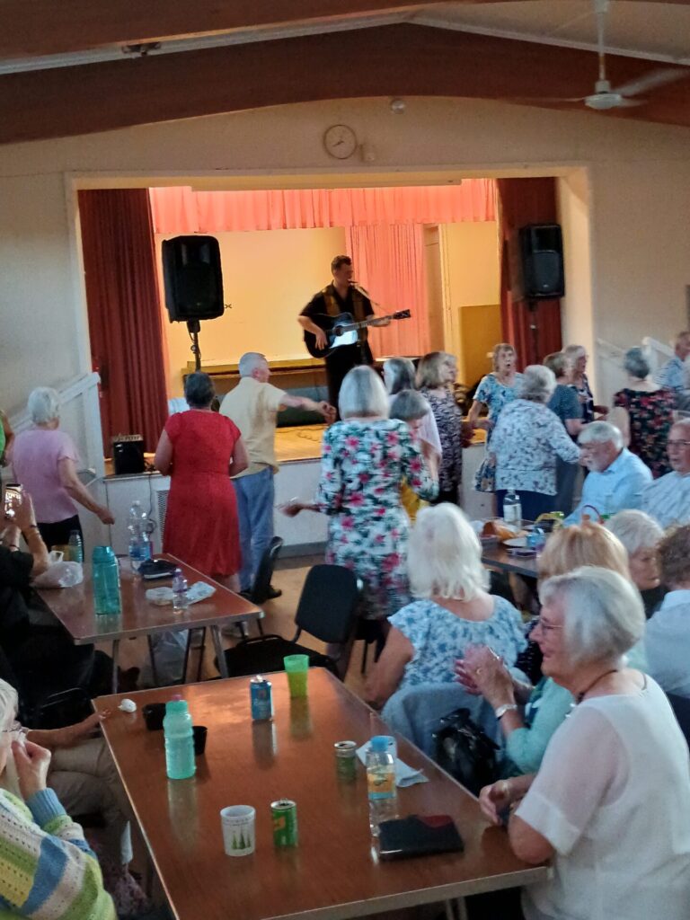 Joe James Thomas gets them dancing!